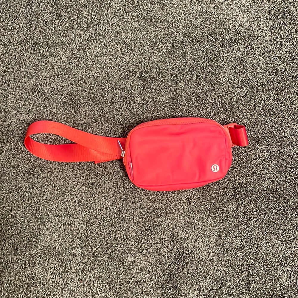 Lululemon Everywhere Belt Bag